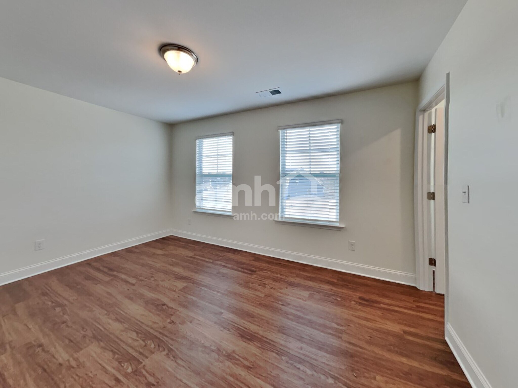 Building Photo - 151 Twin River Dr