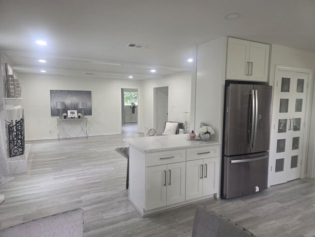 Building Photo - 1507 Village Green Ct