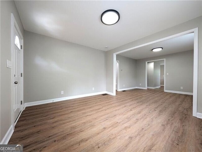 Building Photo - 1377 Pine Ave