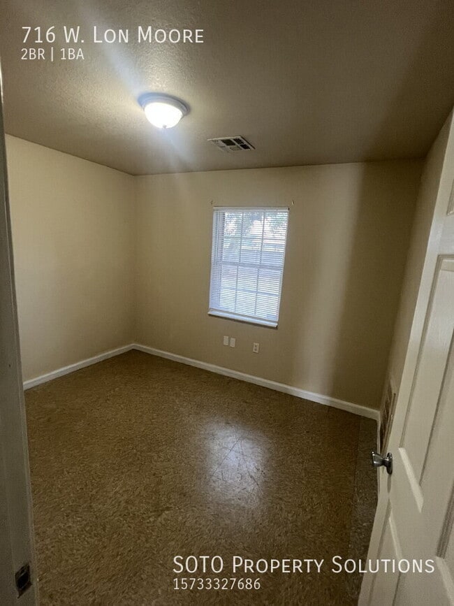 Building Photo - 716 Lon Moore St