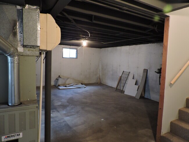 Building Photo - 407 Beechwood Dr
