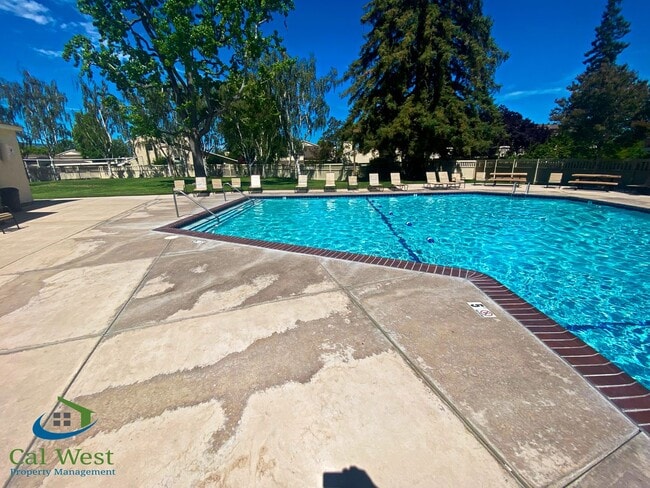 Building Photo - $4095-2 Bd/2.5 Ba Town home in Sunnyvale/Sunset Oaks Community