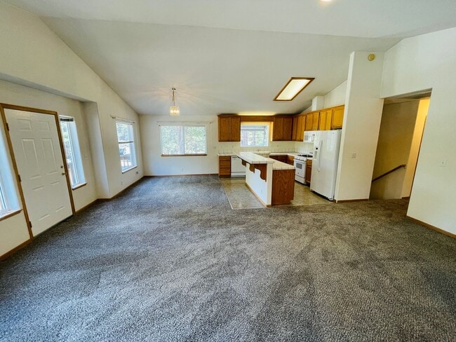 Building Photo - 3 bed 2 bath house for rent in South Lake Tahoe