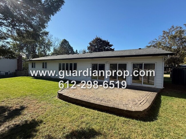 Building Photo - Rambler with Open Floor Plan Available Now...