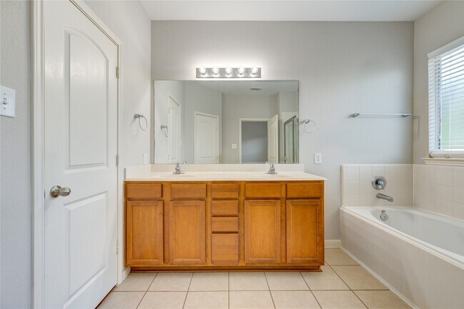 Building Photo - 6030 Starbrook Creek Dr