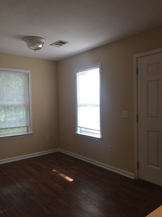 Building Photo - 5606 Landings Pkwy