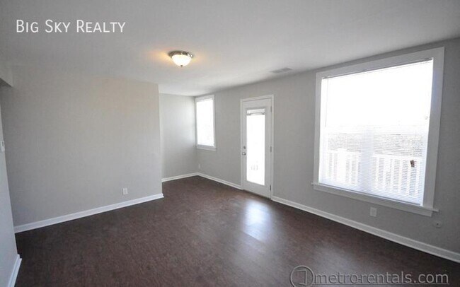 Building Photo - 452 W 3rd Ave