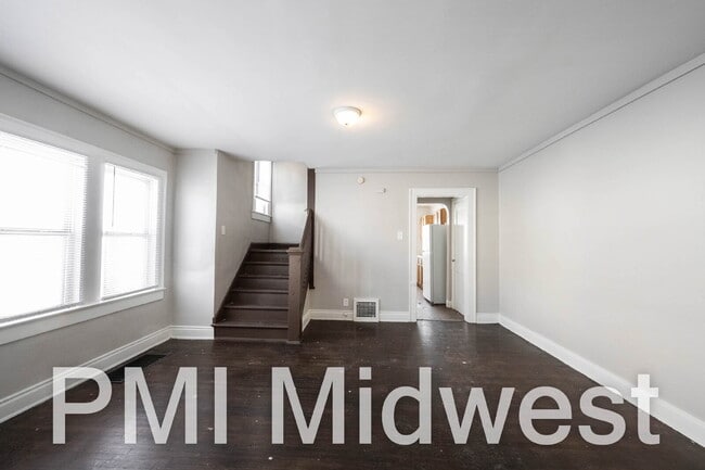 Building Photo - "Charming 3-Bed Duplex on Guilford Ave - A Cozy 1100 Sq Ft Retreat in Indianapolis!"