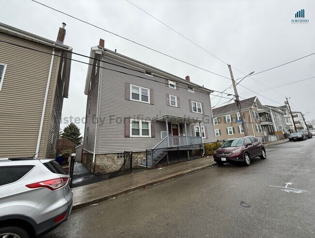 Building Photo - 132 Hall St