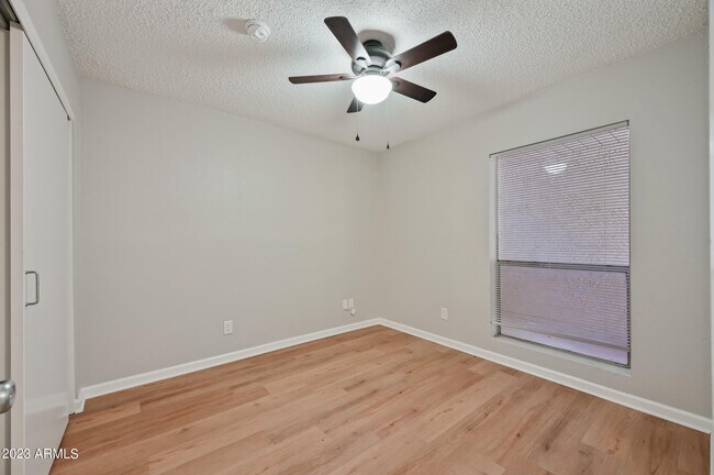 Building Photo - 11044 N 28th Dr