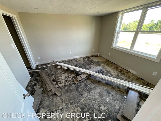 Building Photo - 3 br, 1 bath House - 712 Peytona Beach Road