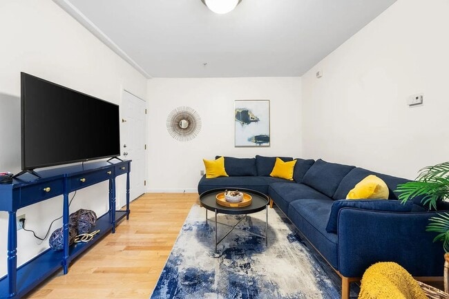 Building Photo - 49 Cedar St