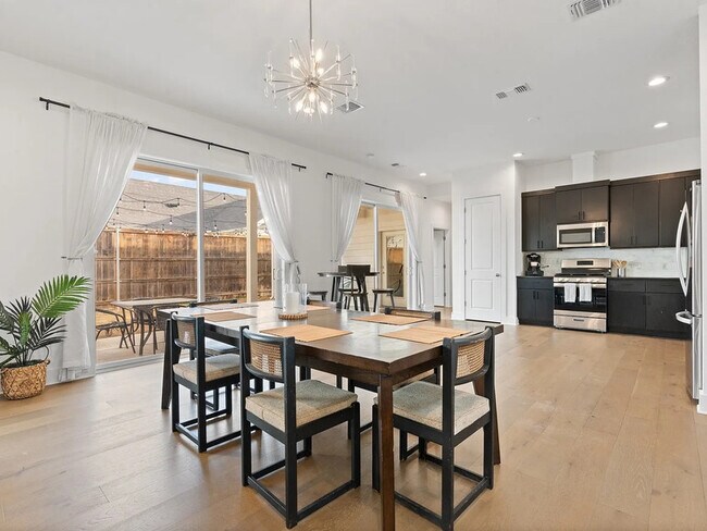 Building Photo - 2825 Townsend Dr