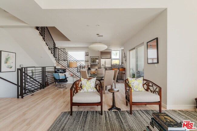 Building Photo - 6072 Pickford St