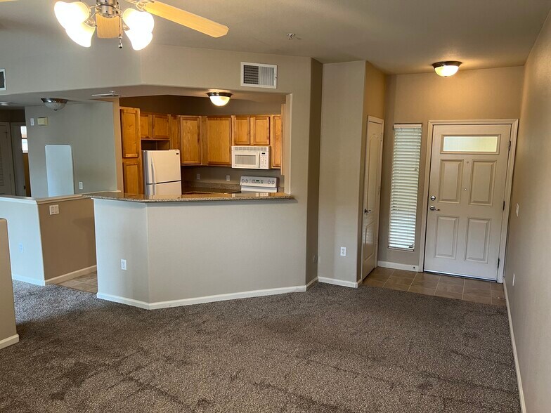 Building Photo - 1900 Danbrook Dr. #823