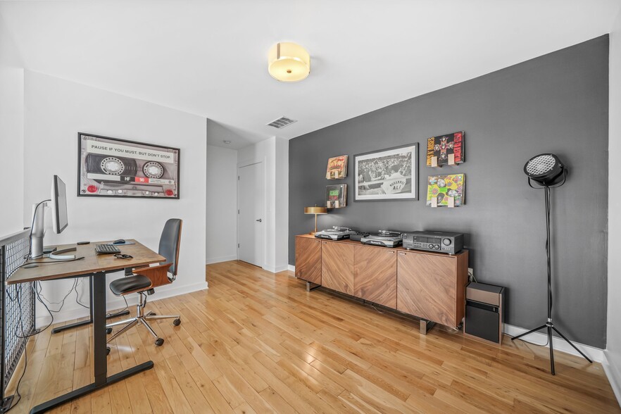 Building Photo - 1277 Aalto Main NW