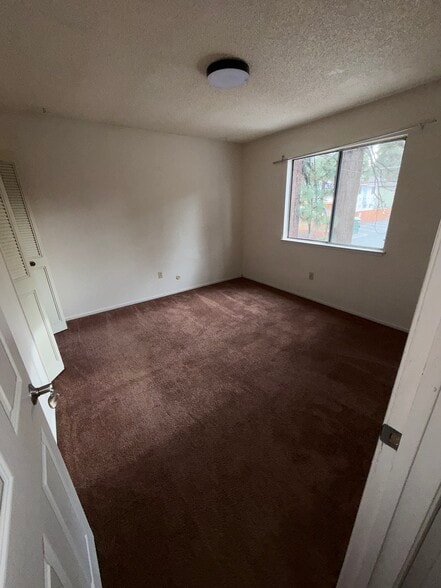 Building Photo - 1015 Glen Rd