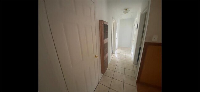 Building Photo - 3200 Locke Ln