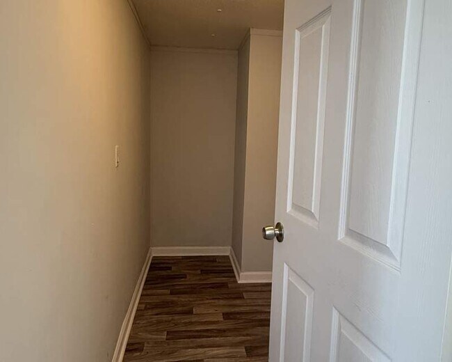 Building Photo - 107 Gouge Dr