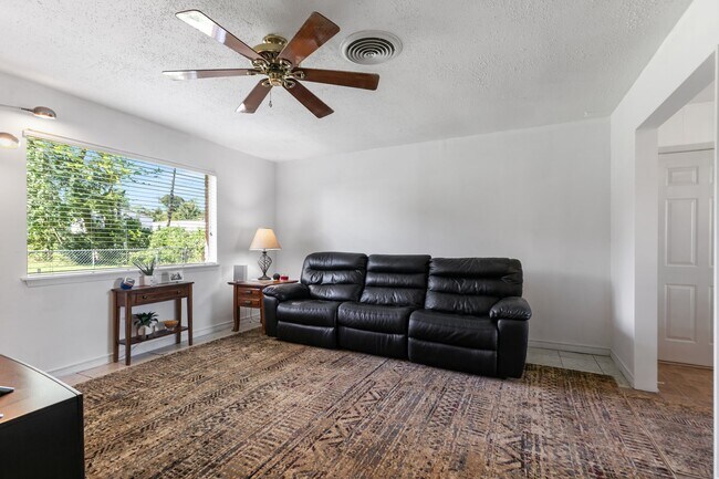 Building Photo - 812 Coolidge St