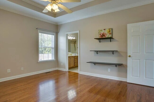 Building Photo - 4650 Hammock Dr