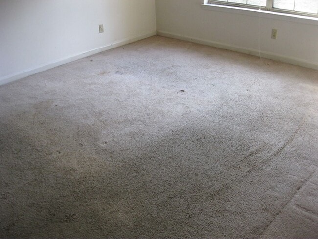 Building Photo - Cozy Home