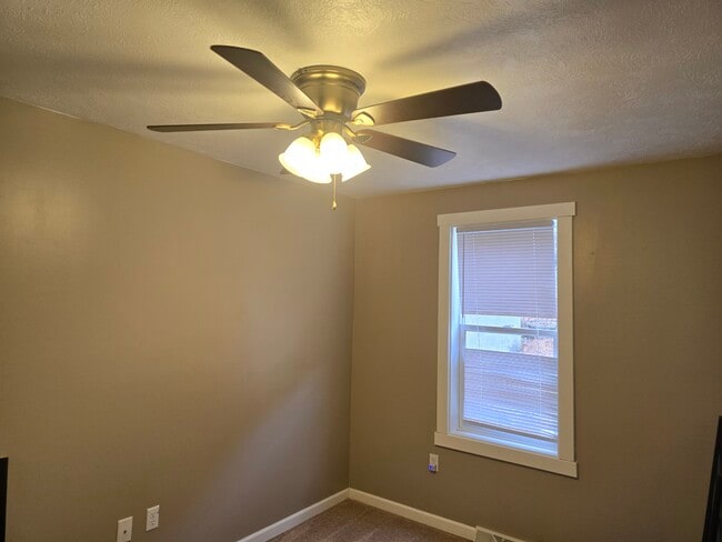 Building Photo - 633 Bessemer Ave