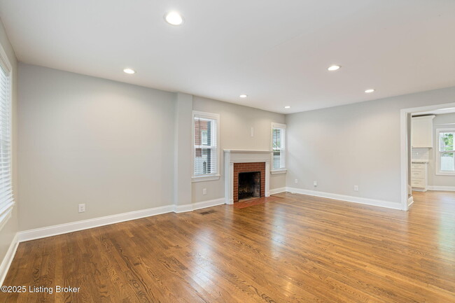 Building Photo - 121 N Hubbards Ln
