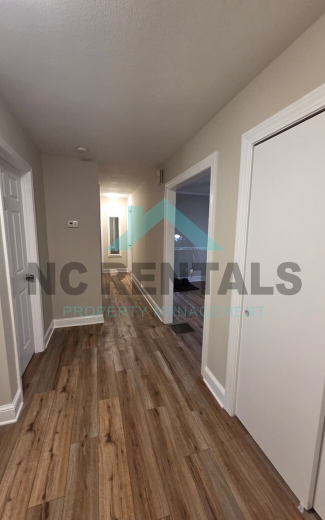 Building Photo - 706 Hedrick Dr