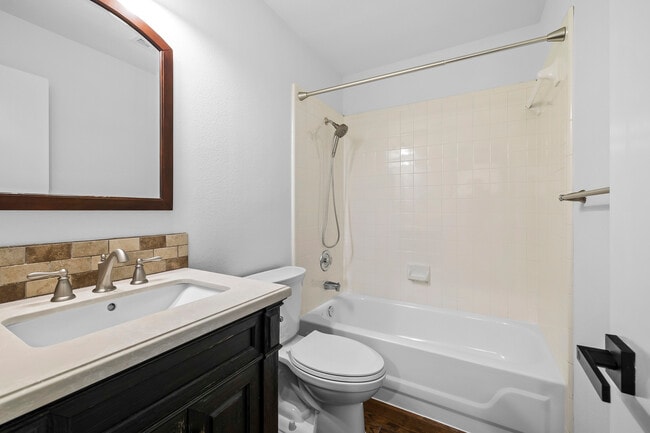 Building Photo - 6408 Back Bay Ln