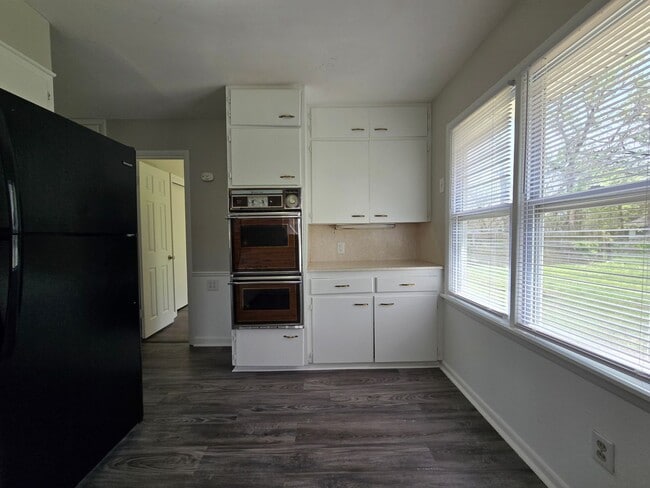 Building Photo - 3 bed 1 bath in Tecumseh!