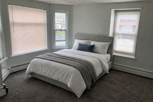 Building Photo - 153 Main St