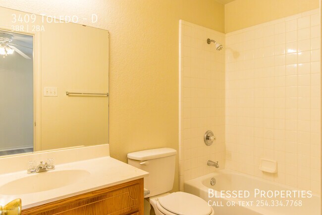 Building Photo - 3409 Toledo-D