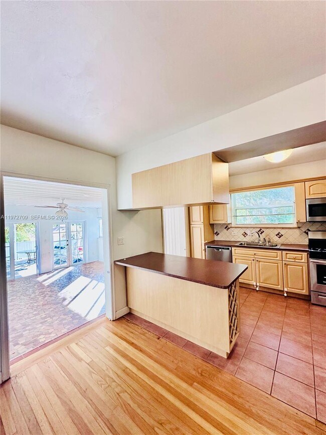 Building Photo - 1180 SW 22nd Terrace