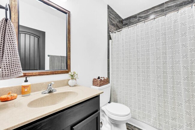 Building Photo - 1838 Patricia Dr