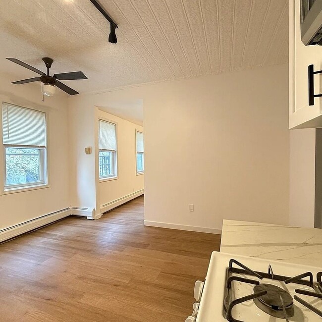 Building Photo - 1919 Willow Ave