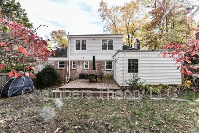 Building Photo - 3061 N Oakland St