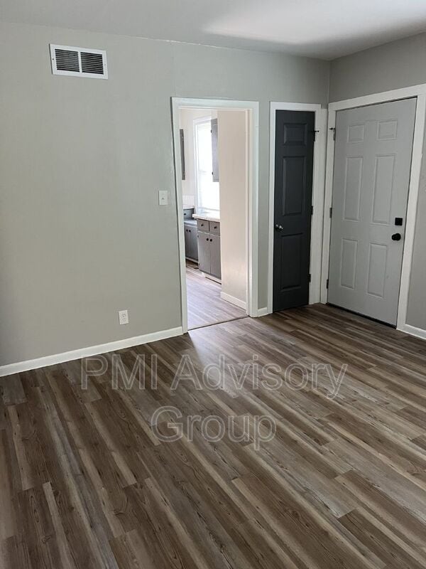 Building Photo - 2618 SE Adams St