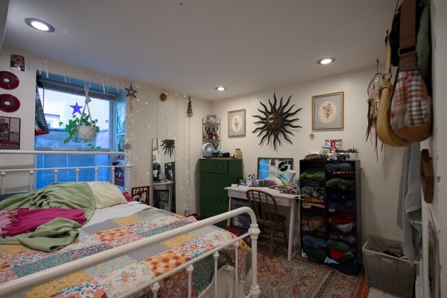 623 # 5 - Redmond Apartments