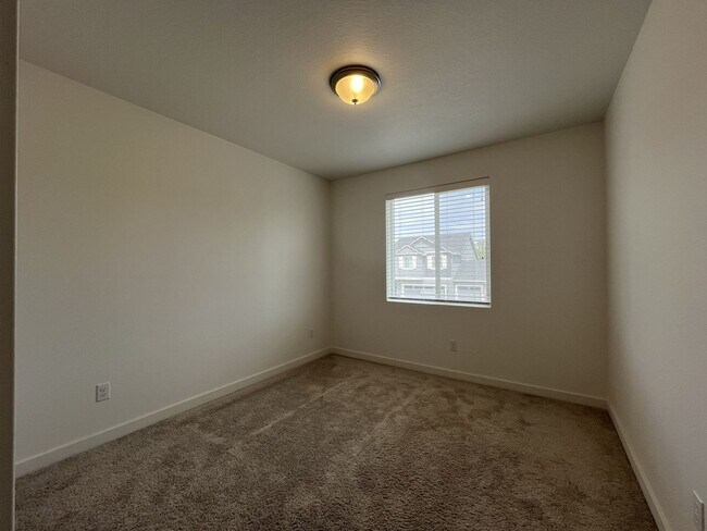Building Photo - Stunning 3 Bedroom with Bonus Room | Solar Panels, Stainless Steel Appliances & Fenced Backyard