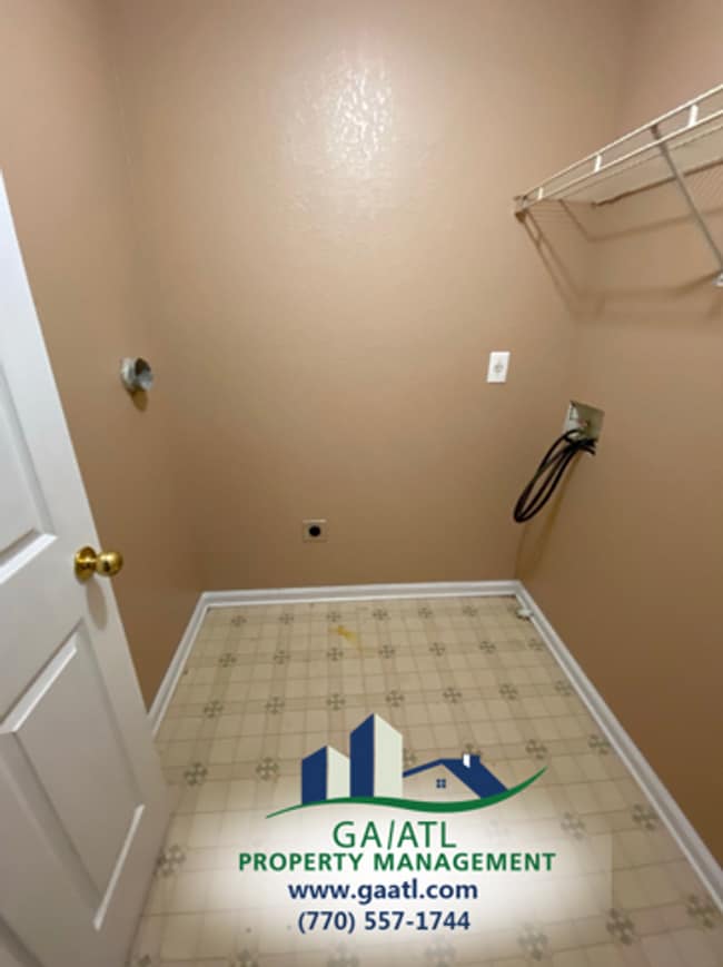 Building Photo - Spacious 3-bedroom townhouse in Riverdale