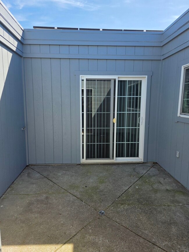 Building Photo - 437 Korbel Pl