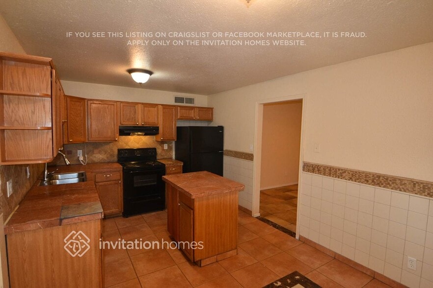 Building Photo - 3735 W Columbine Dr