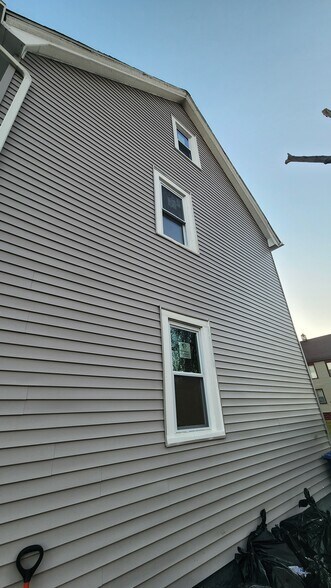 Building Photo - 60 Sidney St