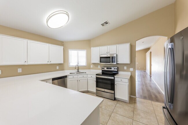 Building Photo - 15538 W Lisbon Ln