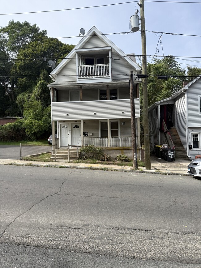 Building Photo - 154 Charles St