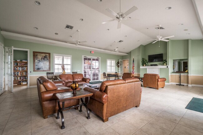 Building Photo - 601 Waverly Cir