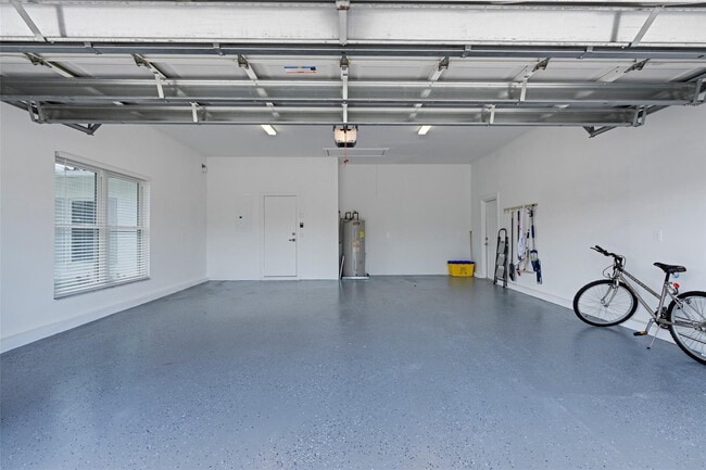 Building Photo - 9010 Gardens Glen Cir