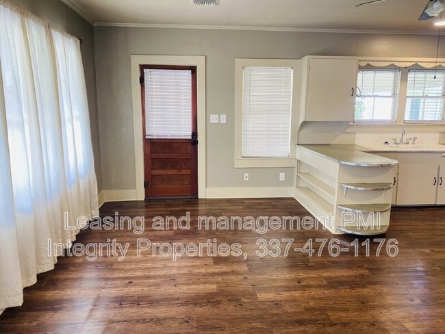 Building Photo - 306 S Lee Ave