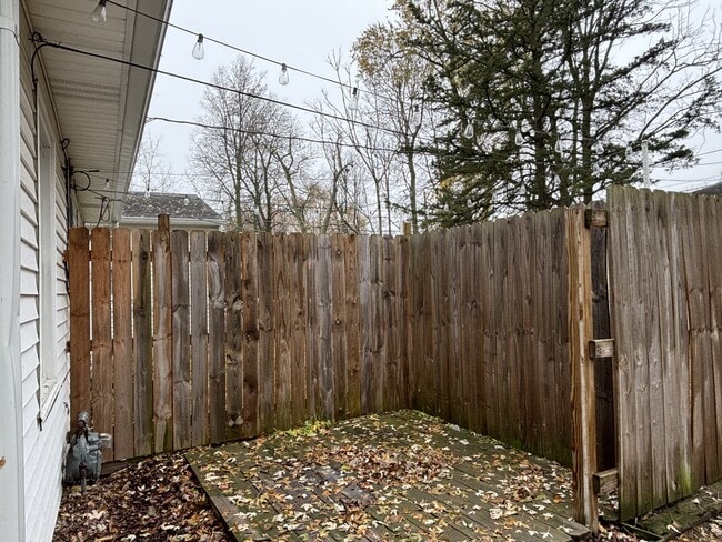 Building Photo - 4414 Kingsley Dr